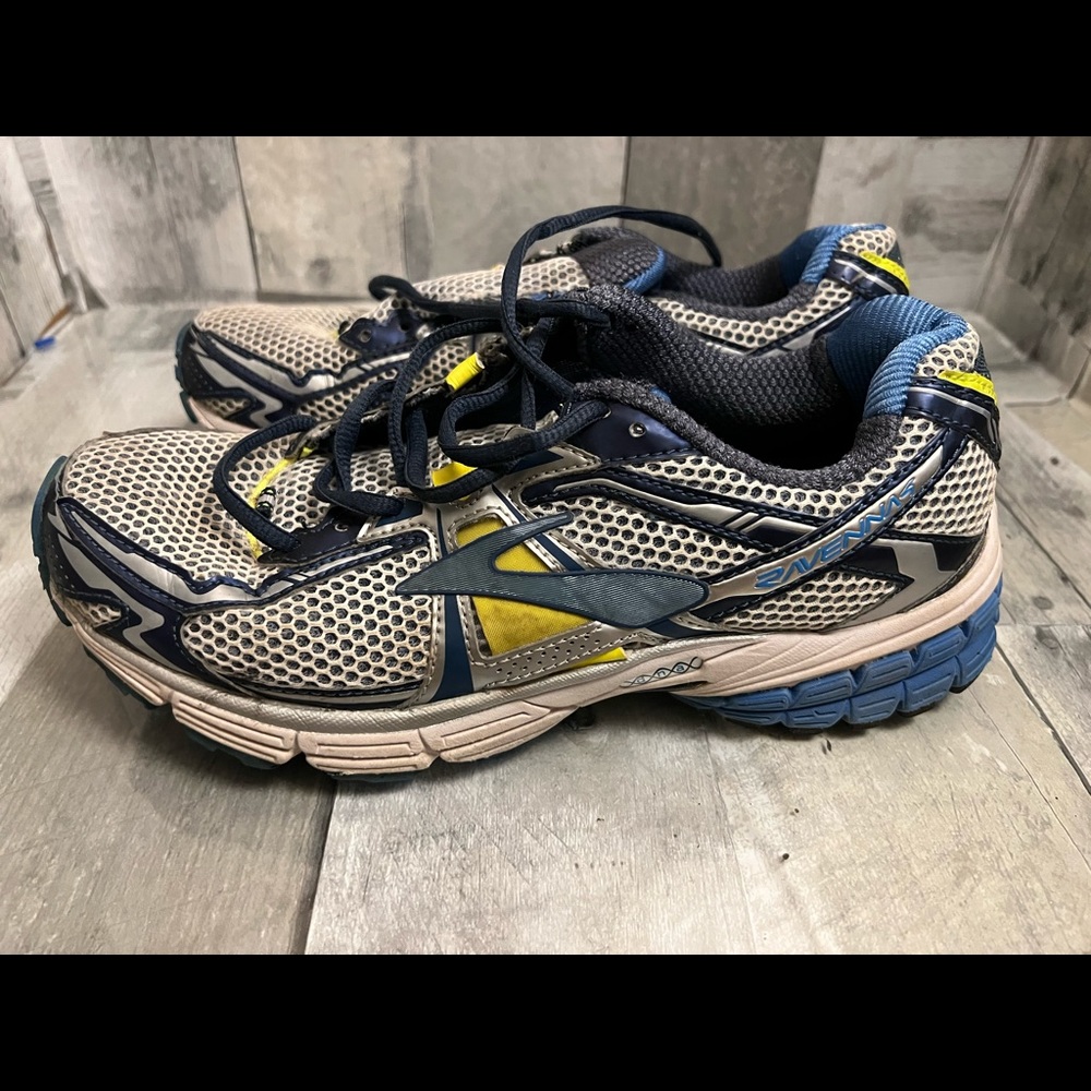 Brooks womens running shoe size 8.5